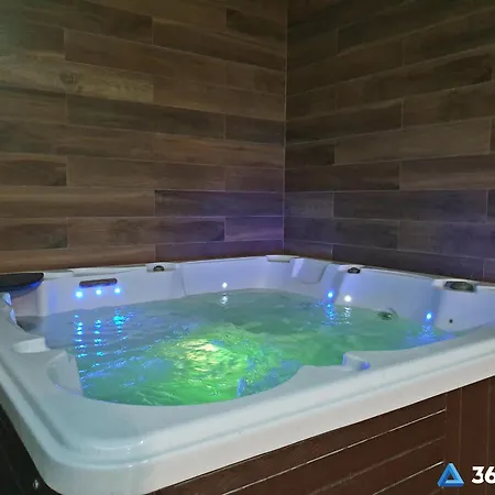 365pam - Dwie Sosny - Morski Krysztal - Sauna, Jacuzzi, Silownia, Bawialnia * 尤斯托尼莫斯基